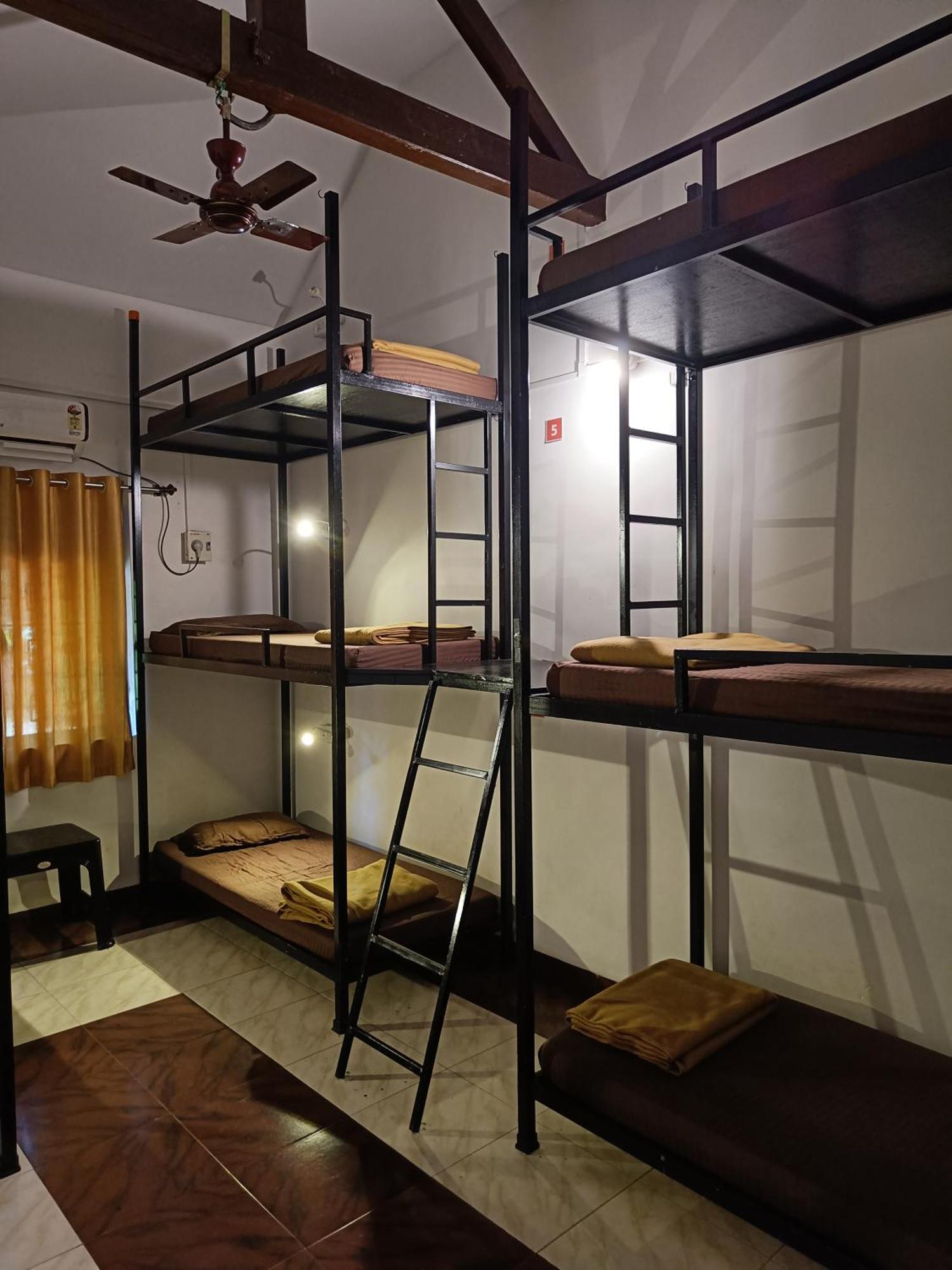 Bunknbrew Hostel Palolem Room photo